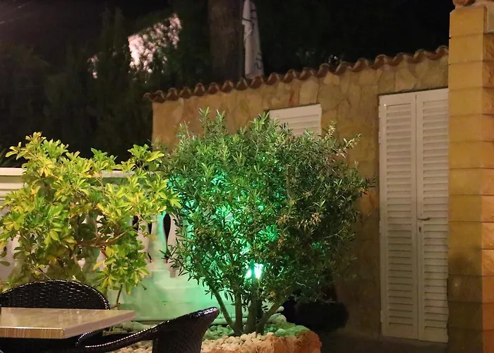 Columbus And Restaurant Πανσιόν 4*