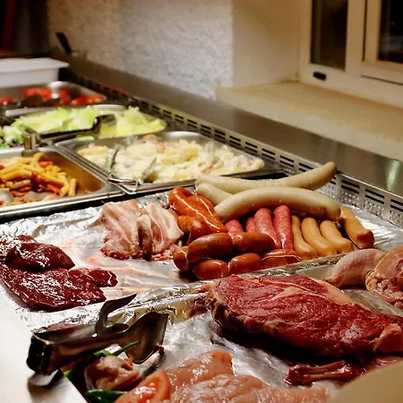 Konukevi Columbus And Restaurant Peguera