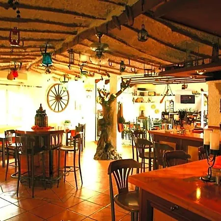 Гостевой дом Columbus And Restaurant Пагуэра