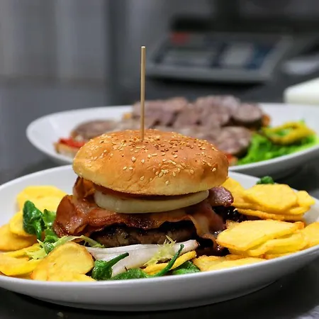 Columbus And Restaurant بيت ضيافة باغيرا
