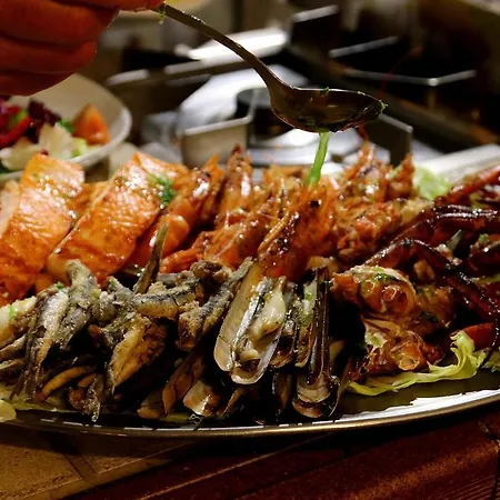 Columbus And Restaurant بيت ضيافة 4*