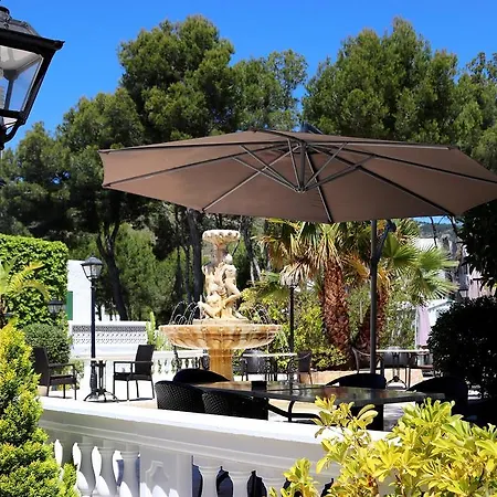 Villa Columbus Hotel And Restaurant 4*