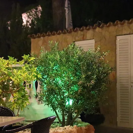 Villa Columbus Hotel And Restaurant Guest house 4*
