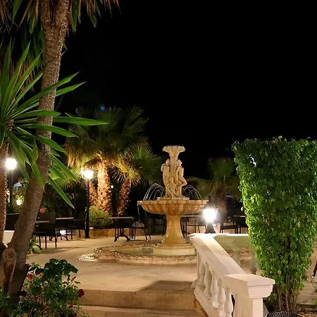 Columbus And Restaurant Pensjonat Peguera