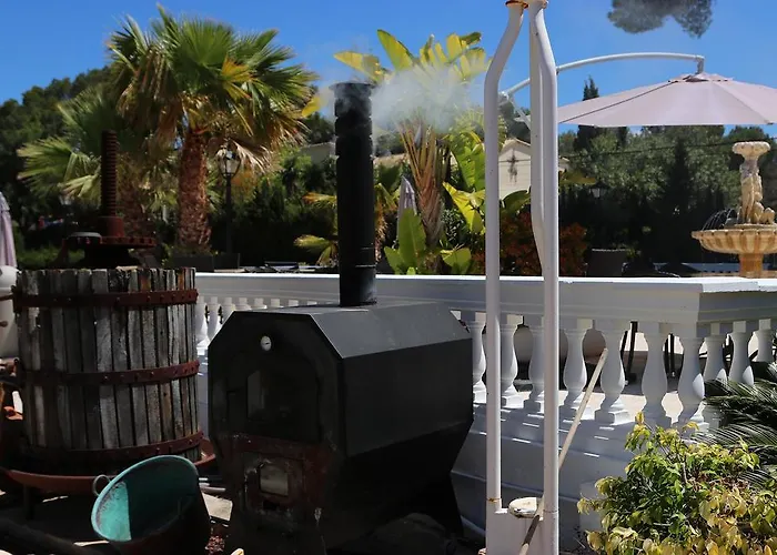 Columbus And Restaurant Pensión Peguera