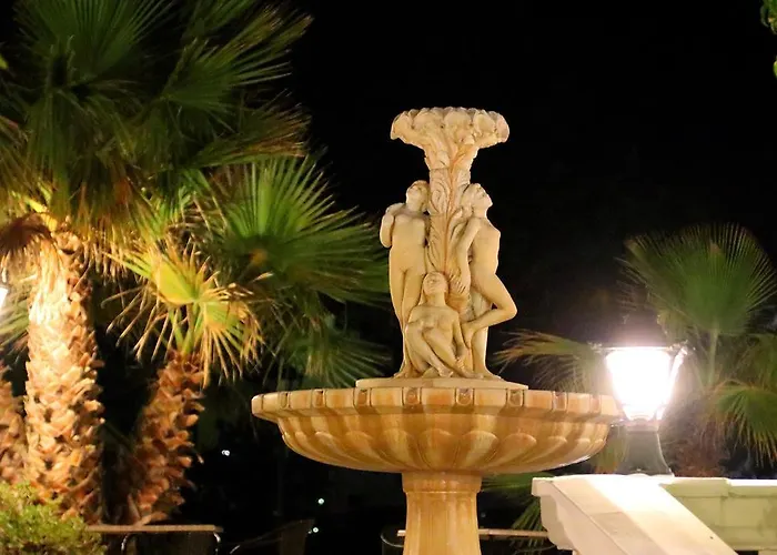 Columbus And Restaurant 4* Παγκουέρα