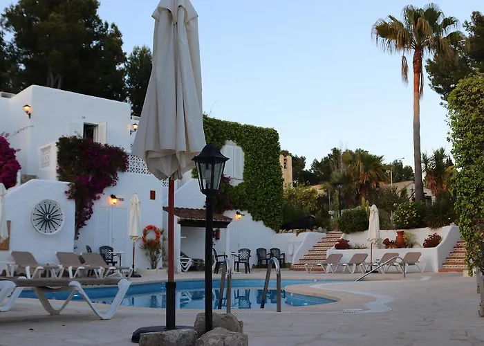 Columbus And Restaurant Pensión 4*