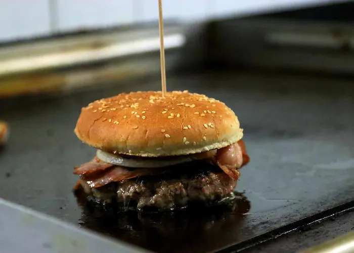 Pensión Columbus And Restaurant 4*