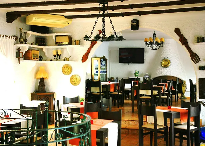 Columbus And Restaurant Pensión Peguera