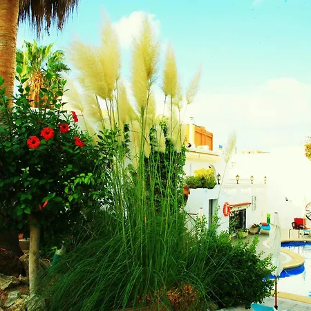 Πανσιόν Columbus And Restaurant Παγκουέρα